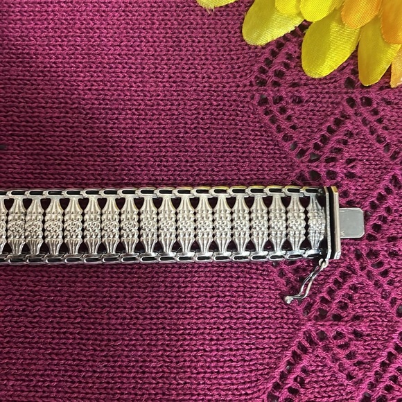 Milor Elegant Silver Bracelet - Picture 3 of 11